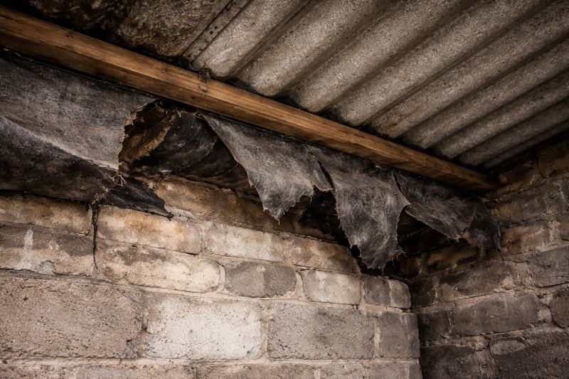 Amiante dans la sous-toiture et l’étanchéité du garage